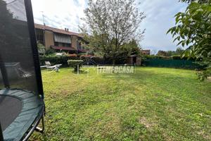 CADORAGO: villa a schiera con box, mansarda e ampi