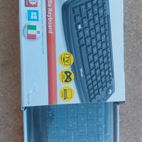 tastiera e con track ball wireless
