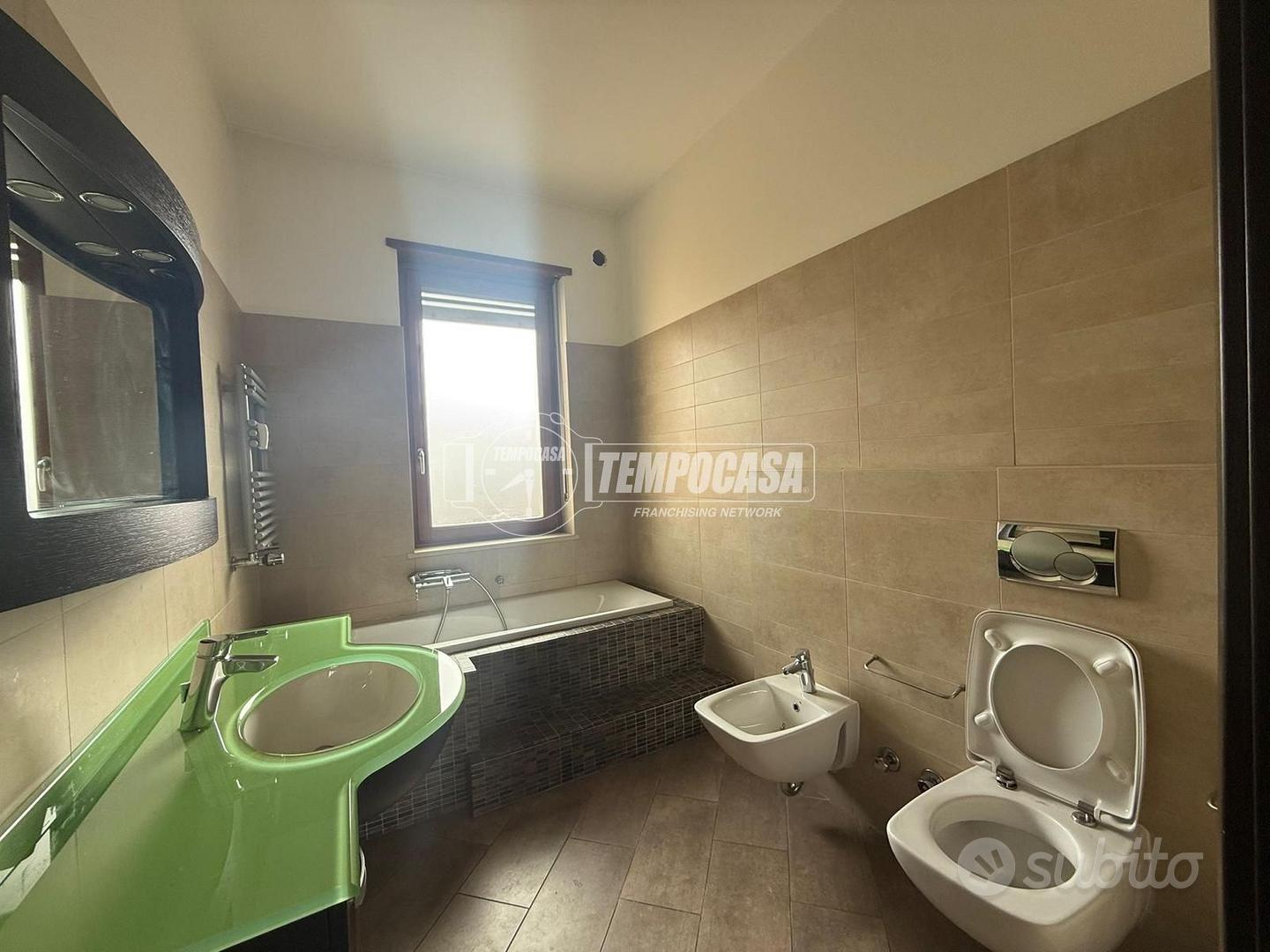 QUADRILOCALE CON BOX AUTO - Altro