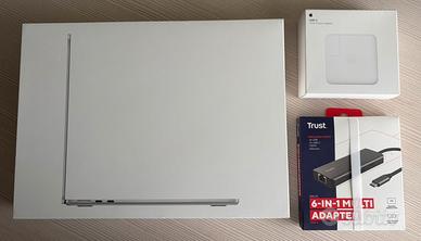 Macbook Air M5 nuovo + accessori