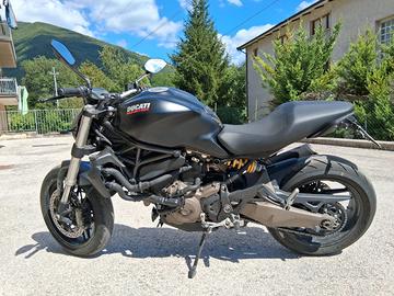 Ducati monster 821