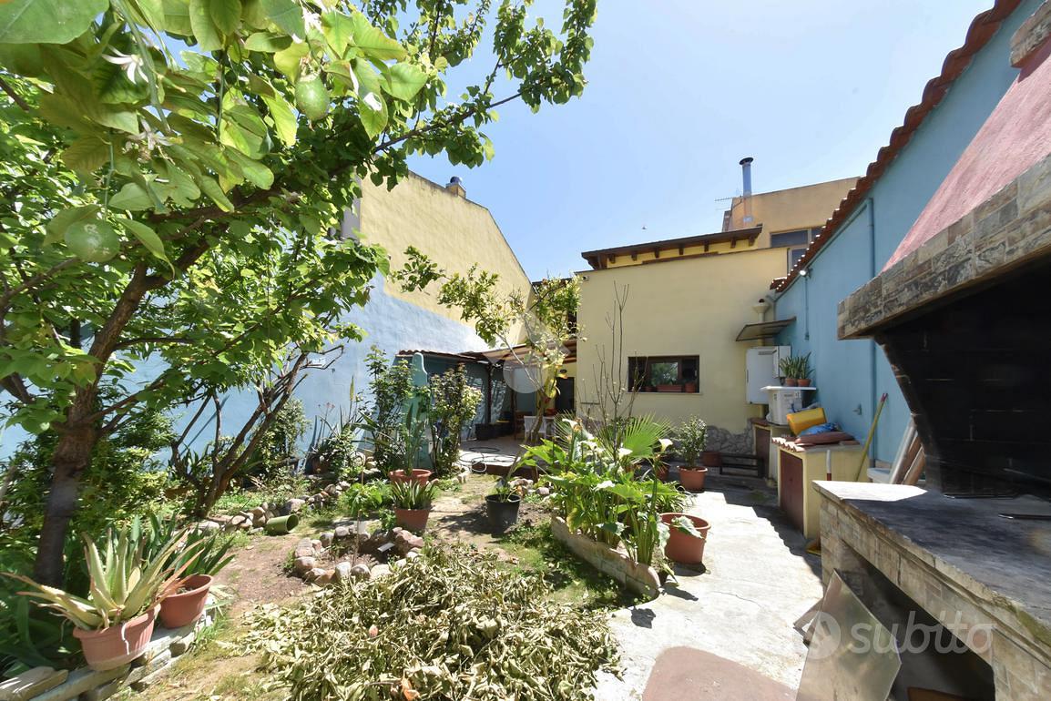 4 LOCALI A CAGLIARI