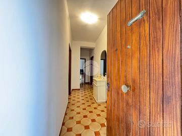 2 LOCALI A CASTELLAMMARE DI STABIA