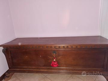 Cassapanca antica in legno massello con intarsi 