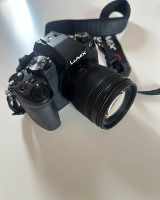 Panasonic Lumix DMC - G80 con obiettivo G VARIO 12