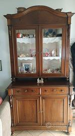 Credenza in noce fine 800 con vetrina