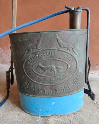 Pompa antica irroratrice in rame