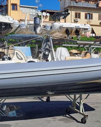 Gommone + 115 cv Tohatsu DLTI - 300 ore