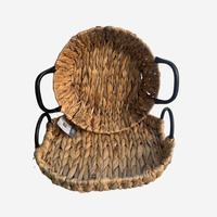 Cesto e vassoi in giacinto d’acqua e metallo