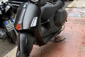 Piaggio Vespa 300 GTS hpe Super sport