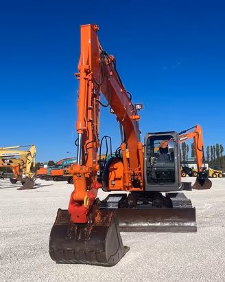 Miniescavatore HITACHI ZX135 US