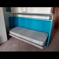 letto con scrivania ribaltabile