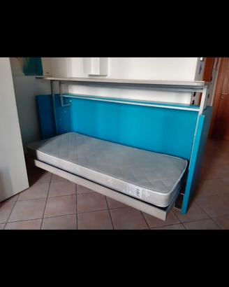 letto con scrivania ribaltabile