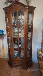 Credenza di legno  non ingombrante 