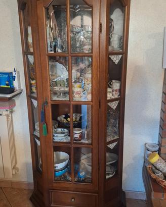 Credenza di legno  non ingombrante 