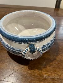 Ciotola antica in ceramica decorate