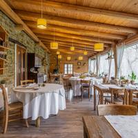 Cameriere ed aiuto cuoco con esperienza