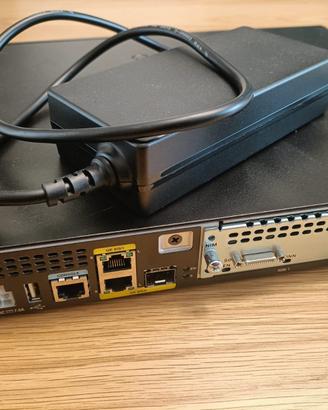 Router Cisco 4221