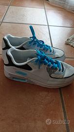 scarpe ragazzo con suola bianca da palestra