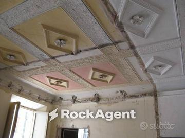 Palazzo / Stabile di 407 m² con più di 5 locali a 