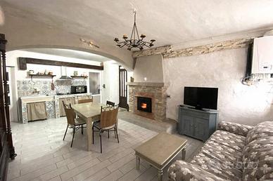 Casa indipendente di 153 m² con 5 locali e box aut