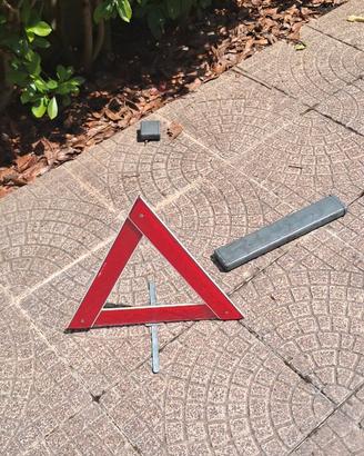 Triangoli per emergenza auto