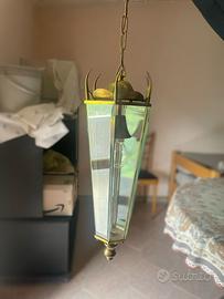 Lampadario vintage in ottone e vetro