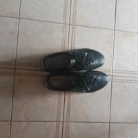 Scarpe calcetto Kipsta nere e blu con strappi - 