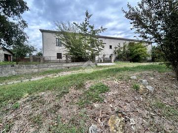 CASA SEMINDIPENDENTE A CASALVIERI