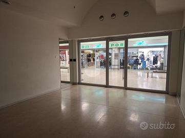 NEGOZIO A RIVOLI