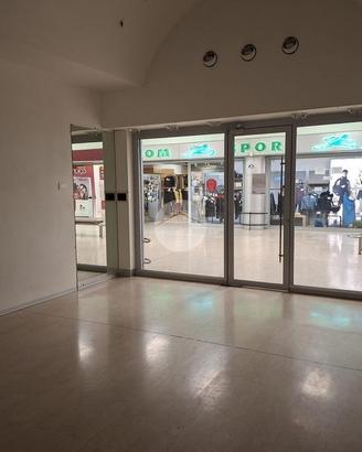 NEGOZIO A RIVOLI