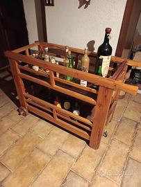 Portabottiglie in legno massello.