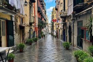 2 LOCALI A NAPOLI