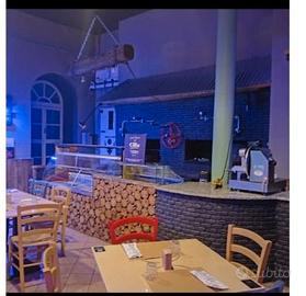 arredo -vetrina  pub ristorante sedie, tavoli,