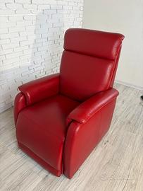 Poltrona alzapersona elettrica in pelle rossa