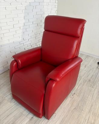 Poltrona alzapersona elettrica in pelle rossa