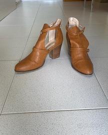 Scarpe simil stivaletto aperto con tacco