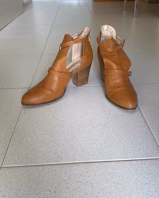 Scarpe simil stivaletto aperto con tacco