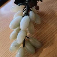 Grappolo d'uva in giada verde chiaro vintage