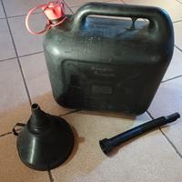 Tanica in plastica da 10 litri con relativo imbuto