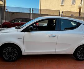 LANCIA Ypsilon 1.2 5 porte serie GOLD (2019)