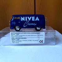 Modello Corgi 1-43-V.W. Transporter NIVEA -Creme-