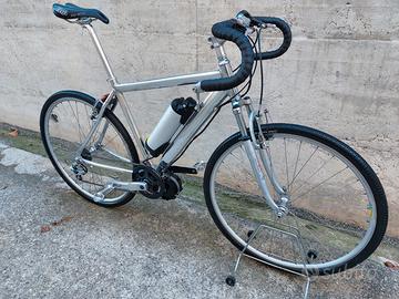 Bici elettrica 28" tipo gravel