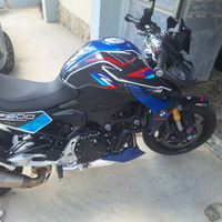 Bmw f 900 r sport con scarico e portatarga rizoma