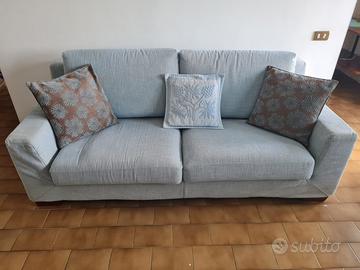 Divano 3 Posti grigio chiaro + 3 Cuscini