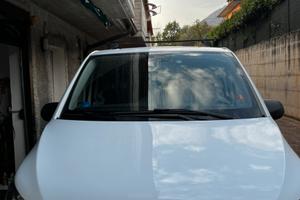 Autocarro Mercedes Vito