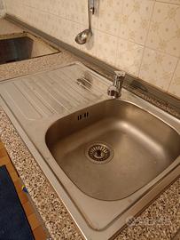 Lavello cucina con miscelatore