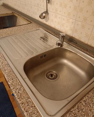 Lavello cucina con miscelatore