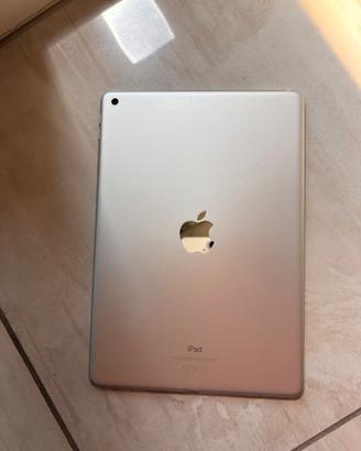iPad 9ª Generazione 10,2",Apple Pencil e tastiera