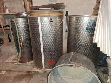 Serbatoi semprepieni con pompa e camera d'aria